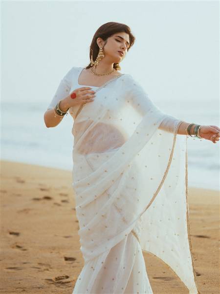Pragya Nagra Glows in Stunning Autumnal Elegance