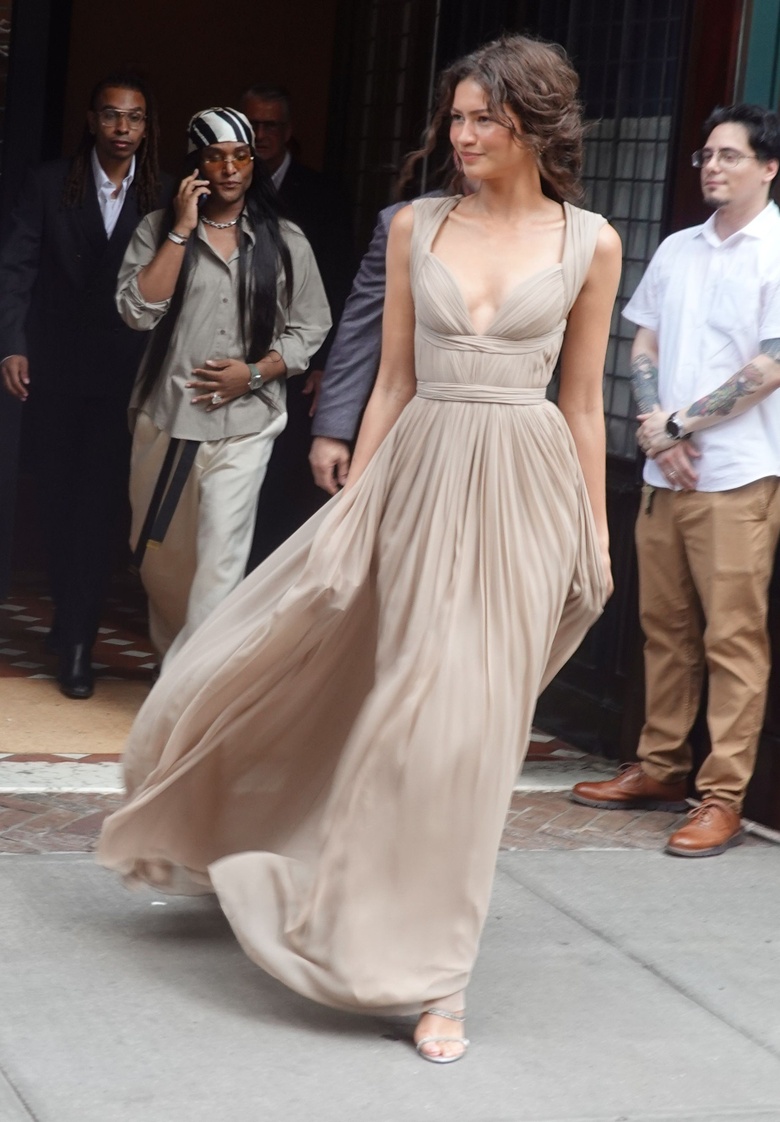 Effortlessly Chic: Zendaya Steals the Spotlight at 'The Odyssey' Premiere