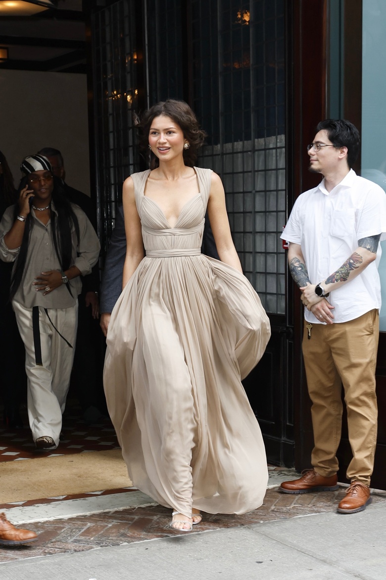 Effortlessly Chic: Zendaya Steals the Spotlight at 'The Odyssey' Premiere