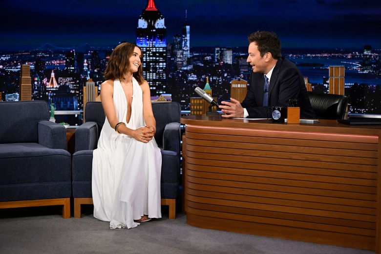 Zoey Deutch Steals the Spotlight with Effortless Hollywood Chic